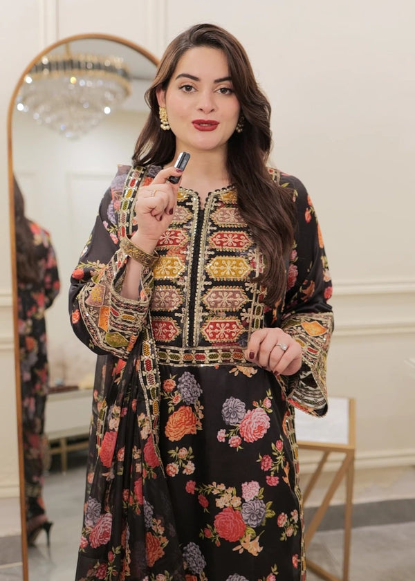 Chandni embroidered 3-piece festive suit by Tehzeeb Libas (view 4)