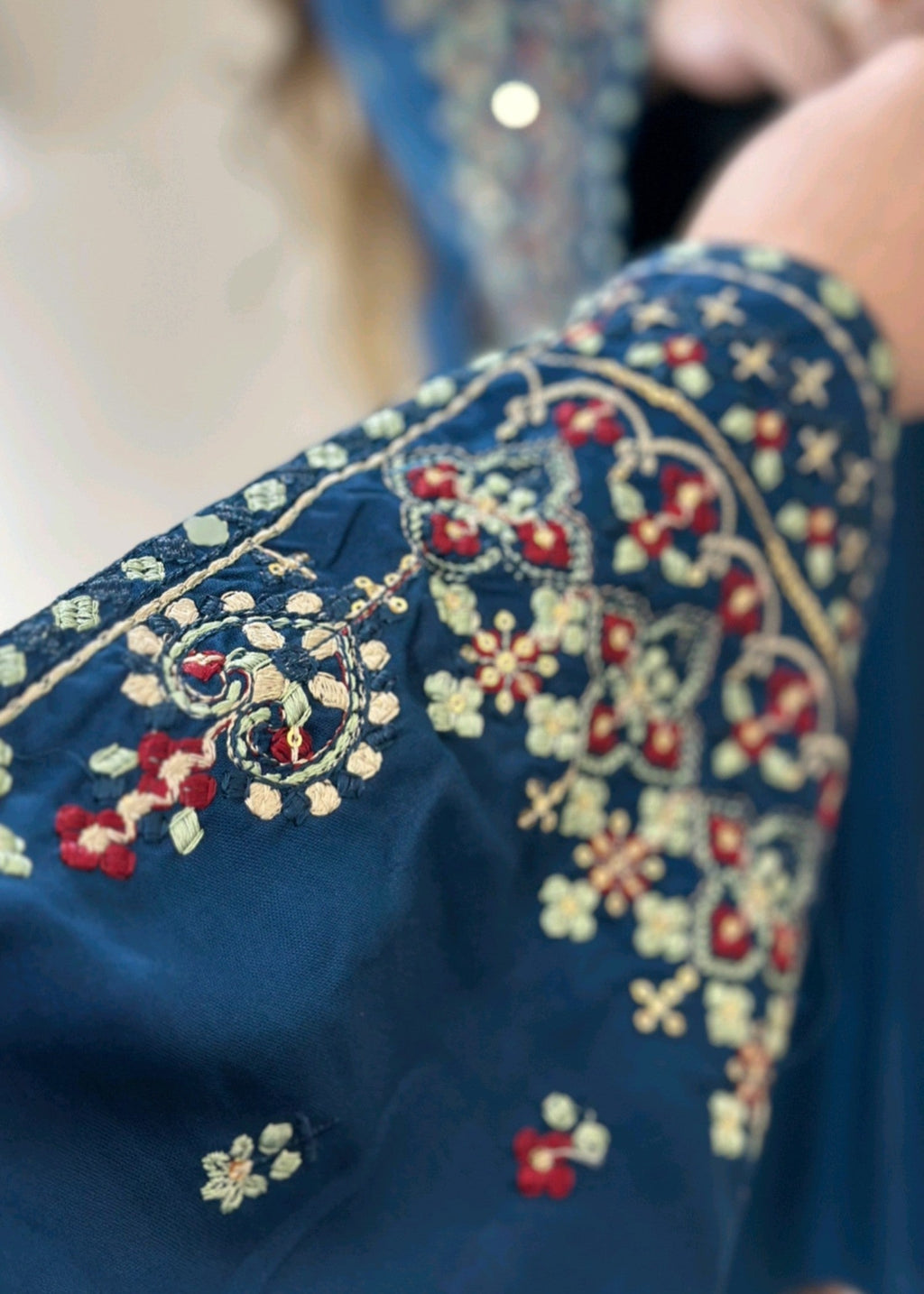 Mashal embroidered 3-piece suit by Tehzeeb Libas (view 4)