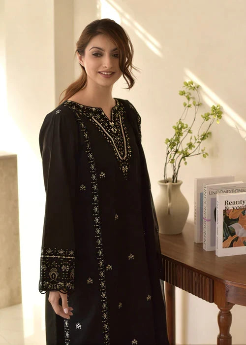 Bareen embroidered festive suit by Tehzeeb Libas (view 4)