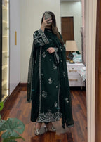 Royal Grace embroidered eastern suit by Tehzeeb Libas (view 3)