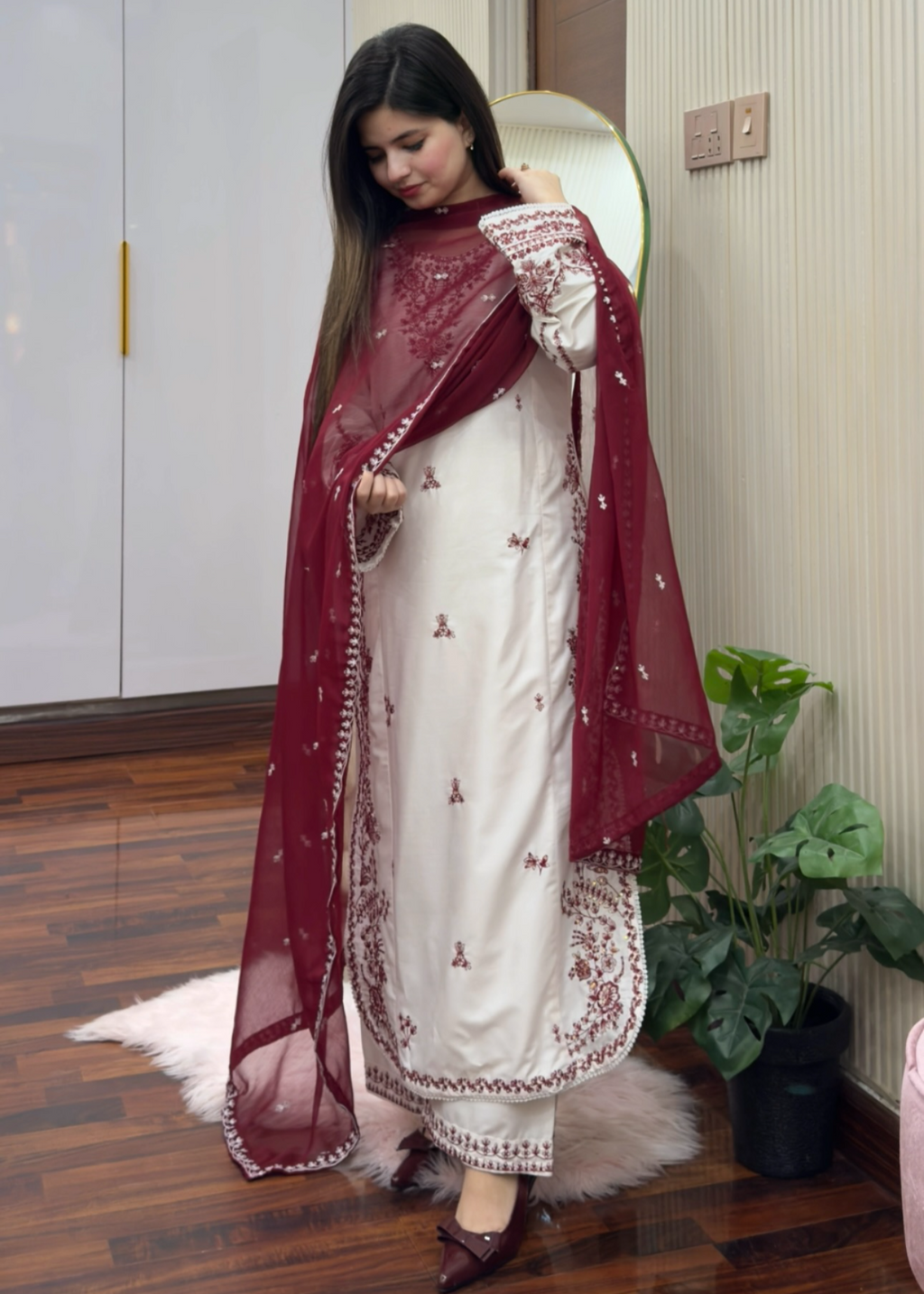 Snow embroidered 3-piece festive suit by Tehzeeb Libas (view 4)