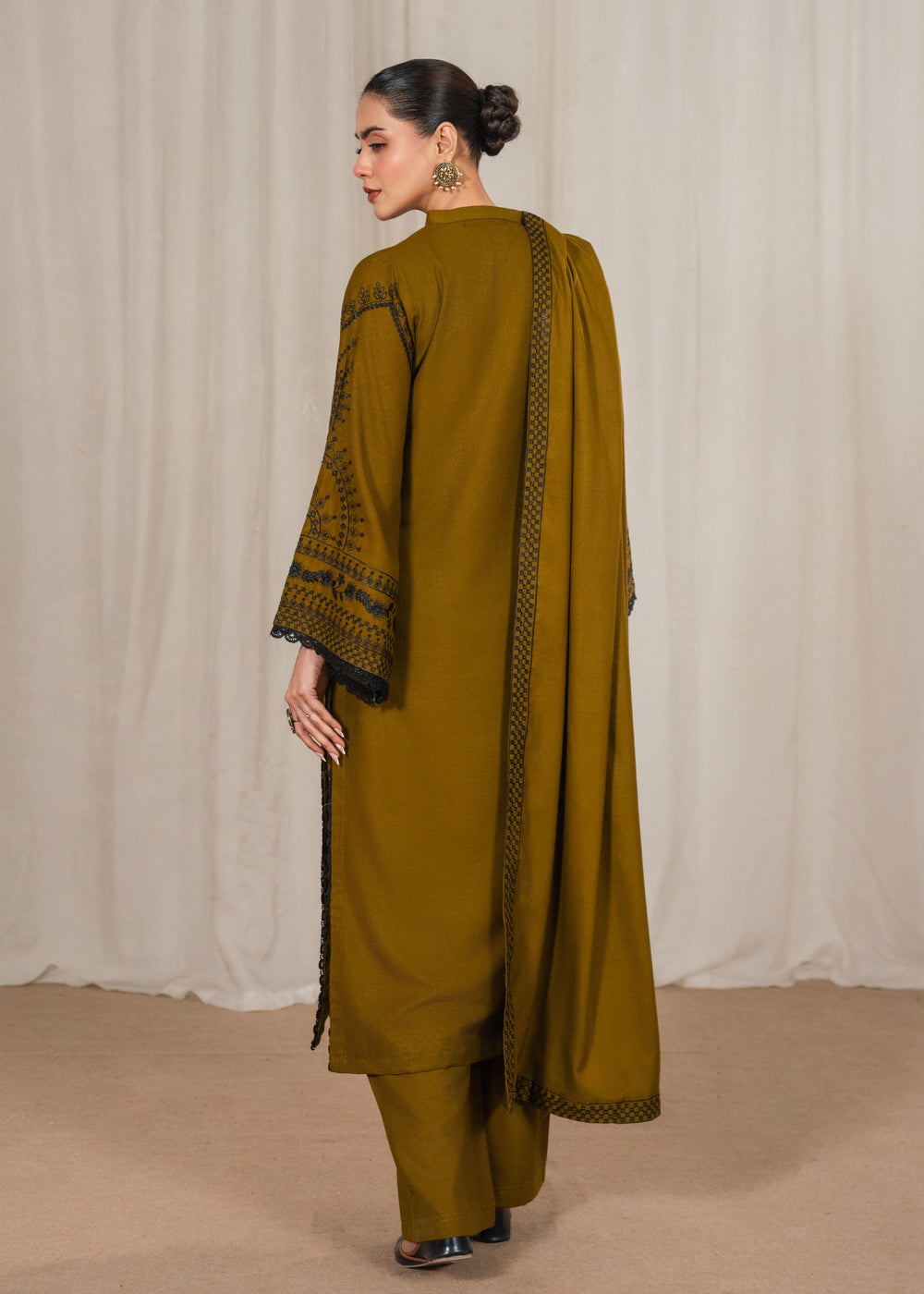 Zaitoon embroidered 3-piece festive suit by Tehzeeb Libas (view 2)