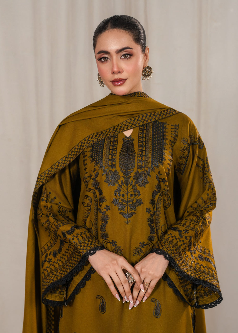 Zaitoon embroidered 3-piece festive suit by Tehzeeb Libas (view 4)