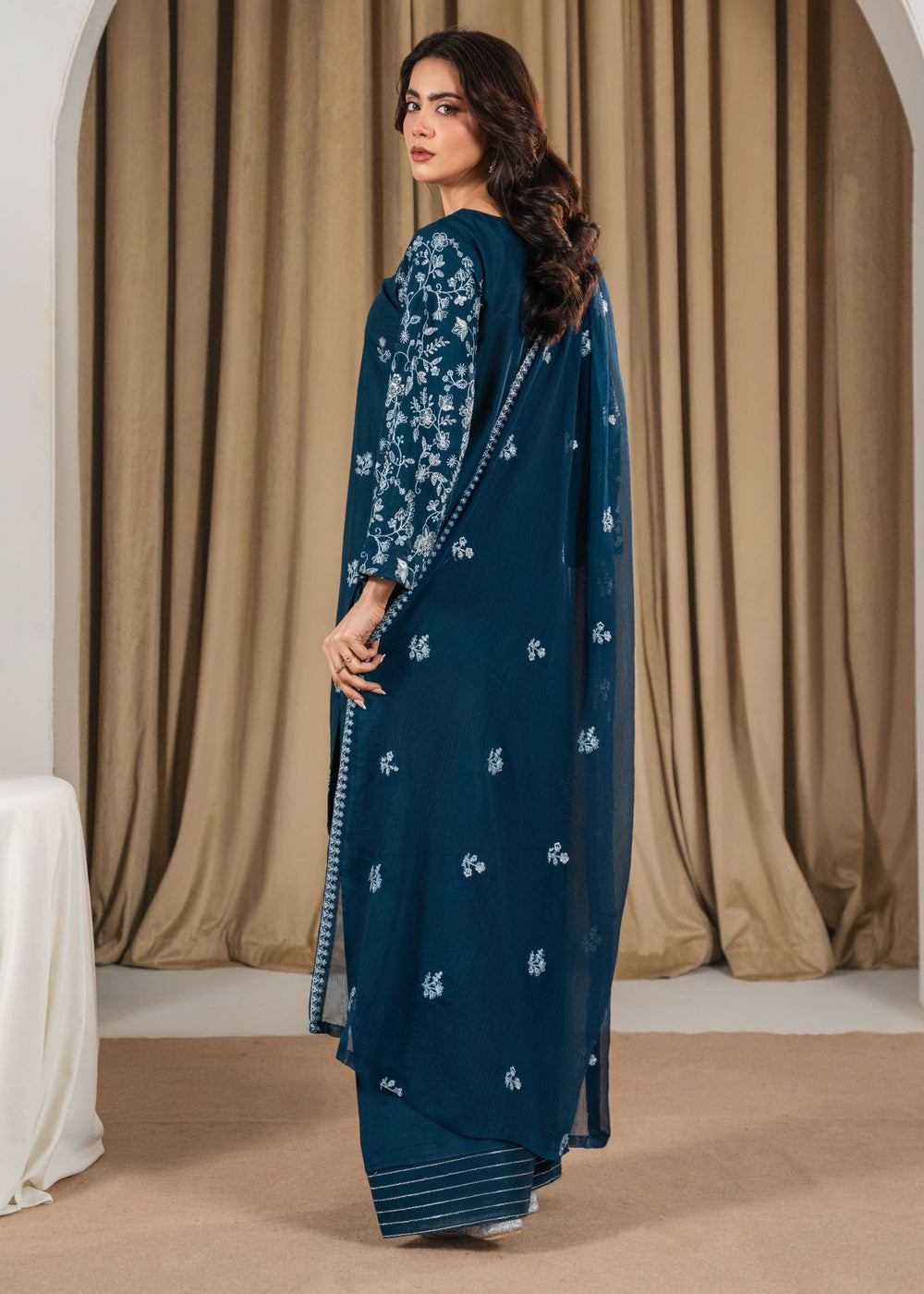 Fari embroidered 3-piece festive suit by Tehzeeb Libas (view 2)