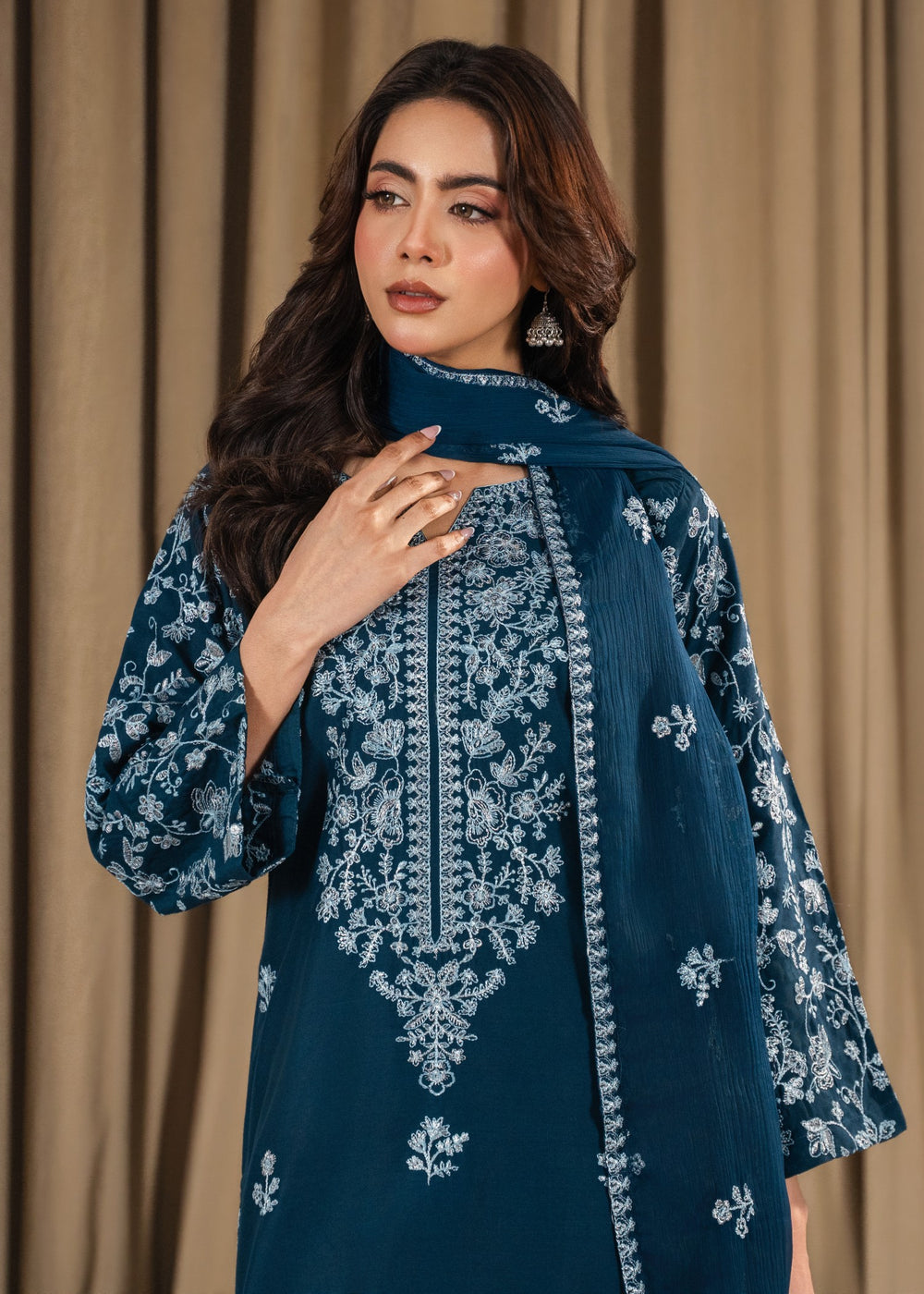 Fari embroidered 3-piece festive suit by Tehzeeb Libas (view 4)