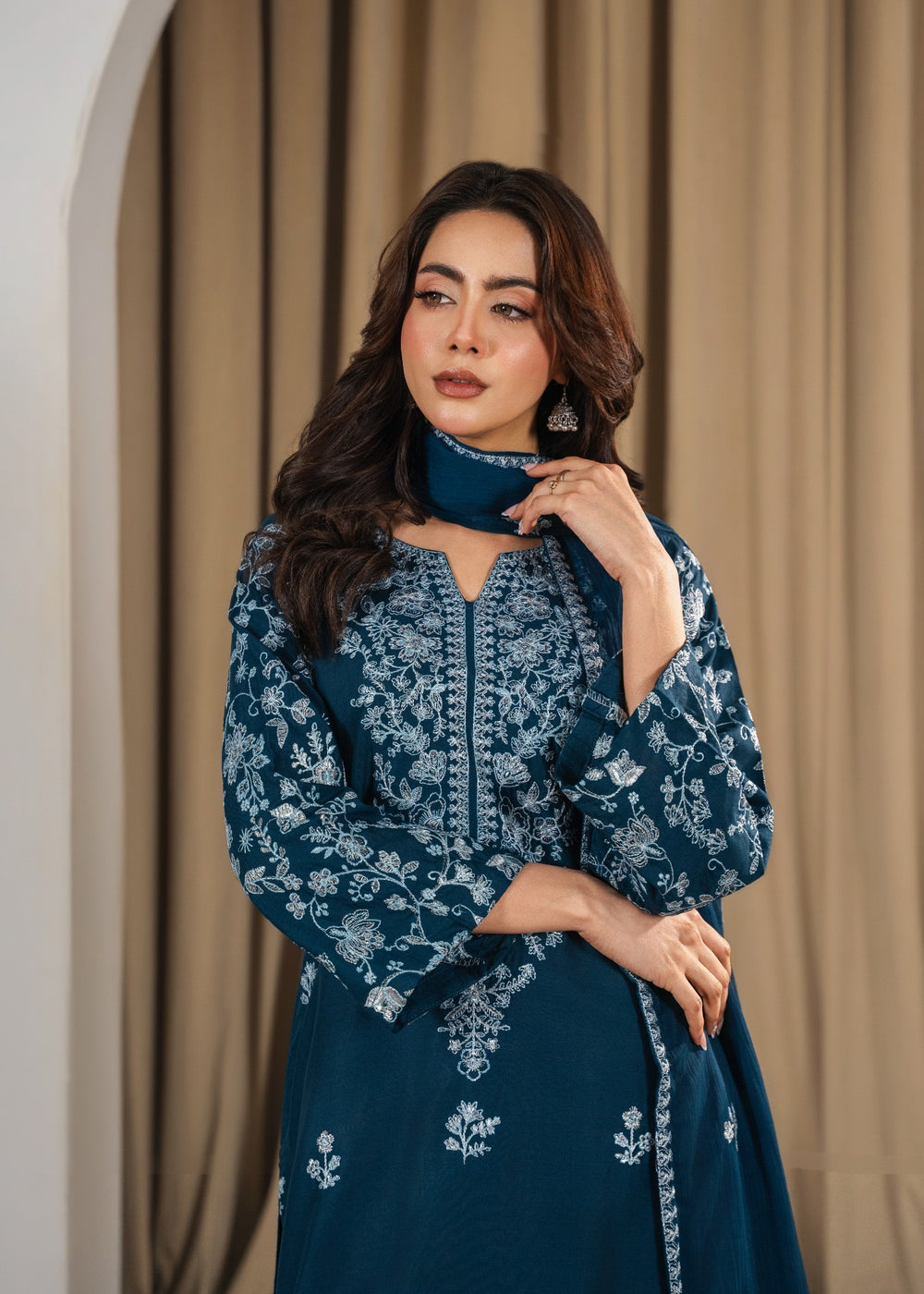 Fari embroidered 3-piece festive suit by Tehzeeb Libas (view 6)