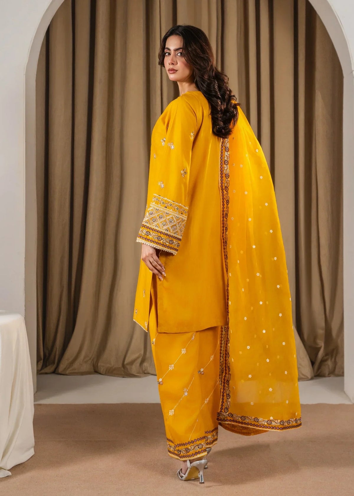 Preet embroidered 3-piece festive suit by Tehzeeb Libas (view 3)