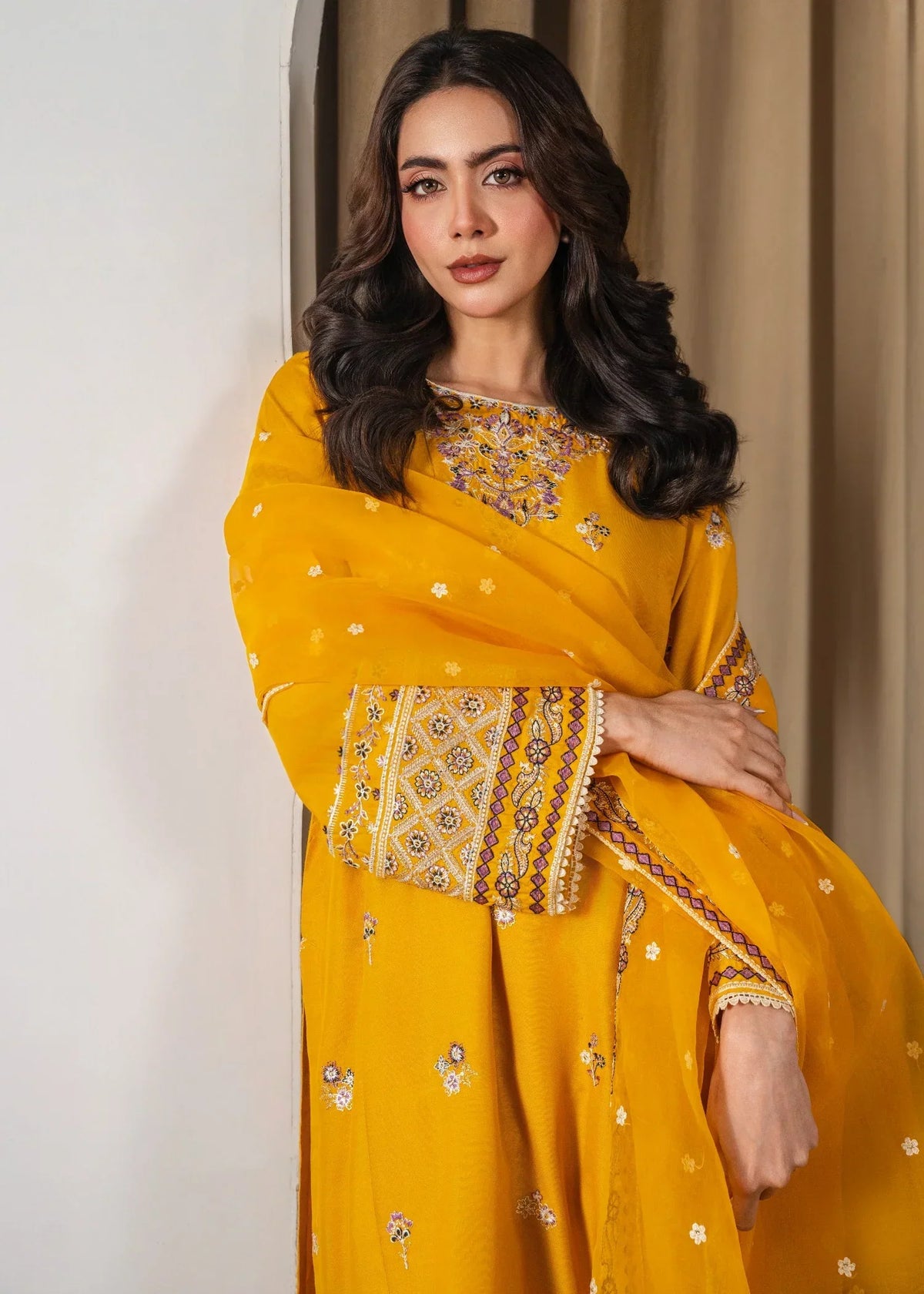 Preet embroidered 3-piece festive suit by Tehzeeb Libas (view 2)