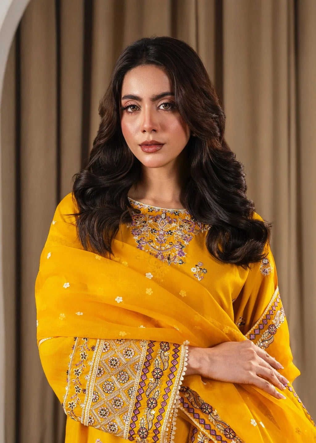 Preet embroidered 3-piece festive suit by Tehzeeb Libas (view 6)