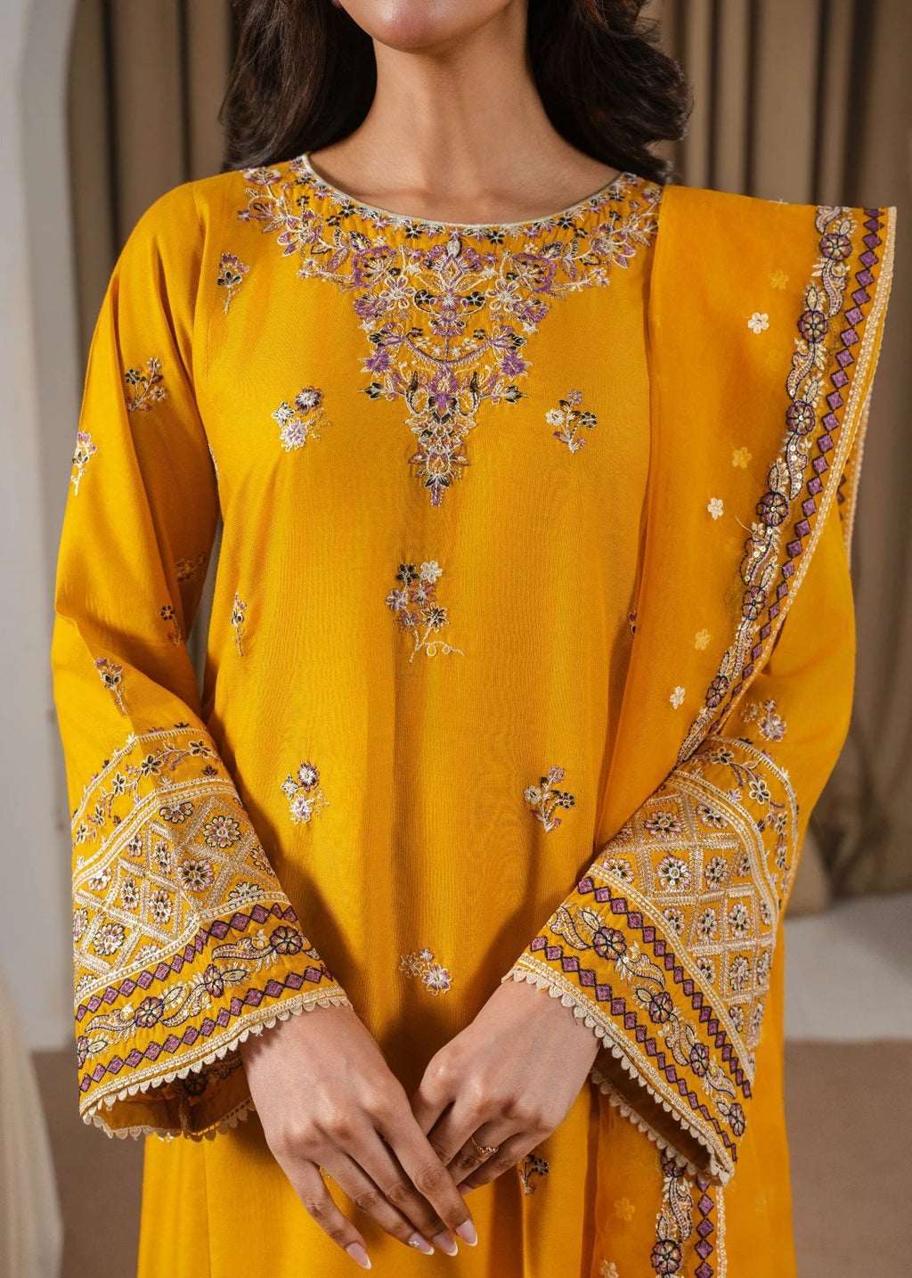 Preet embroidered 3-piece festive suit by Tehzeeb Libas (view 7)