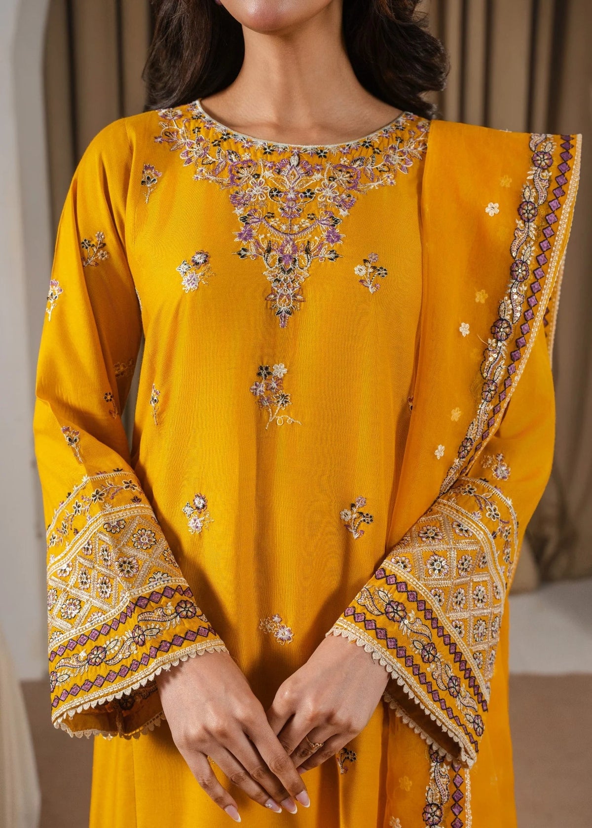 Preet embroidered 3-piece festive suit by Tehzeeb Libas (view 7)