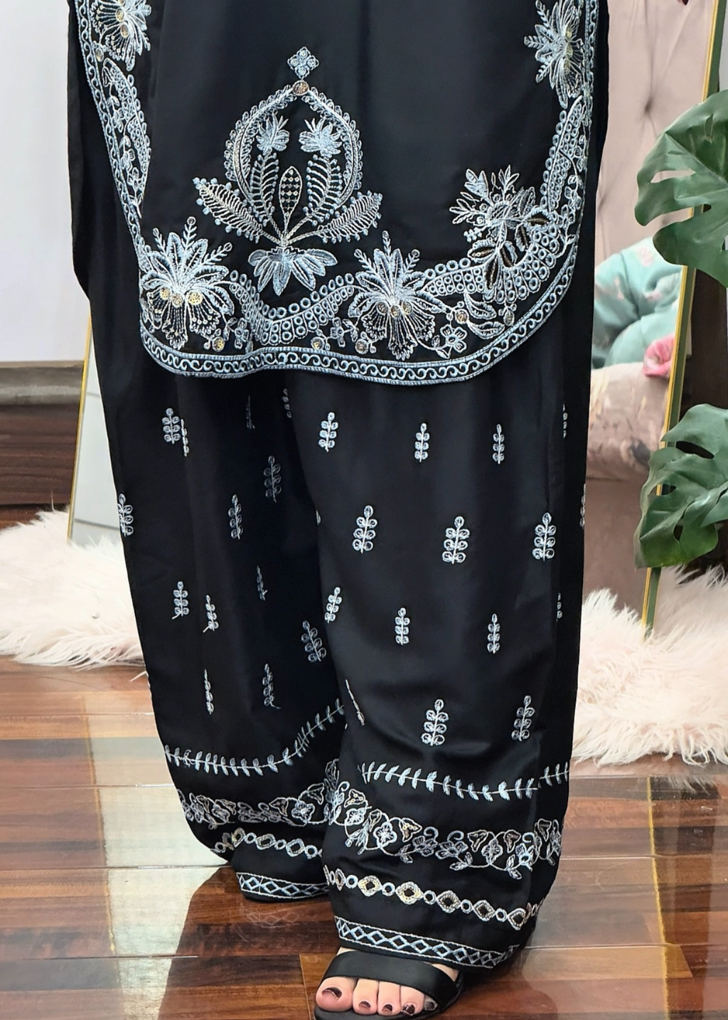 Kunaar stitched eastern suit by Tehzeeb Libas (view 5)