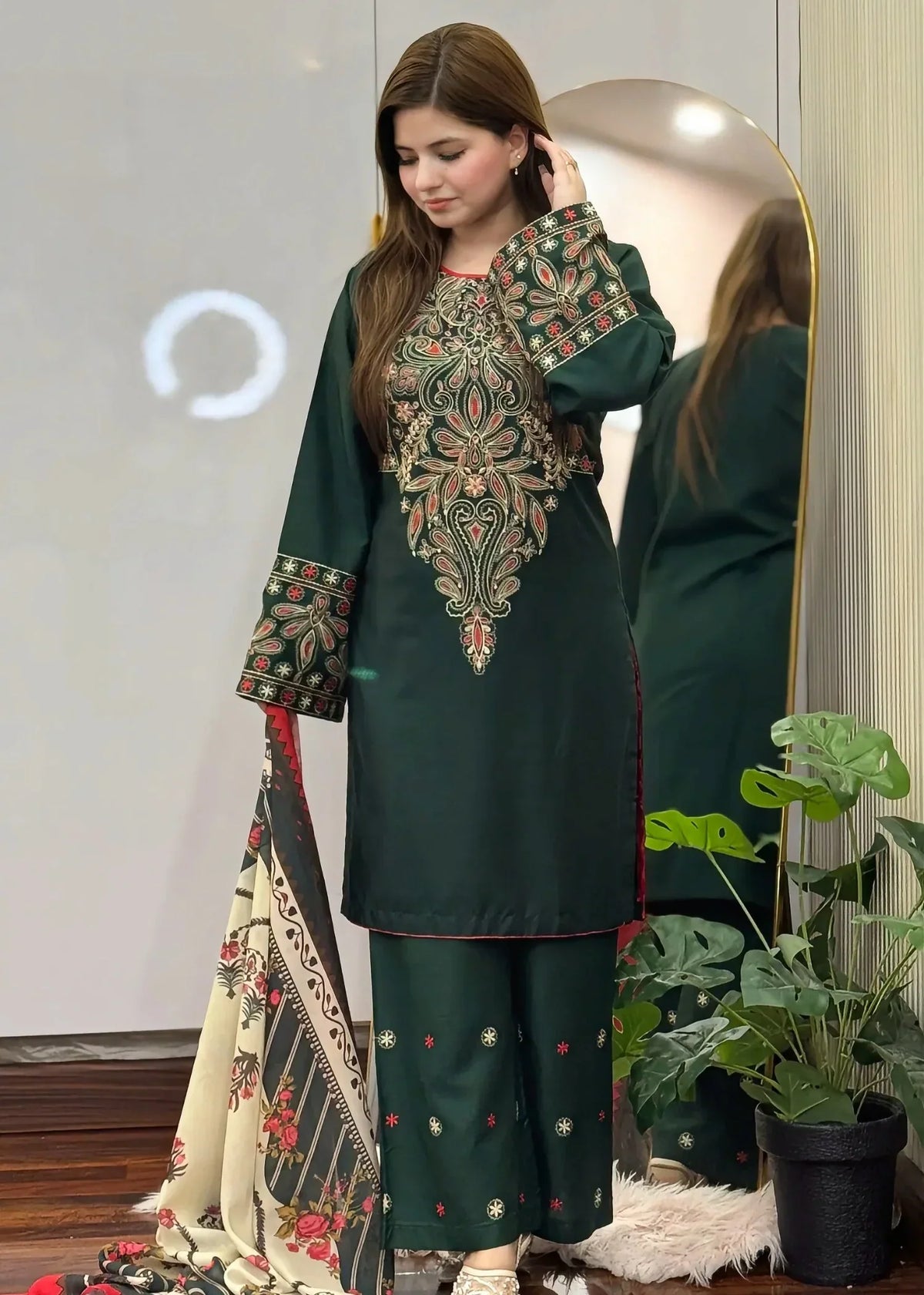 Dinaar embroidered 3-piece suit by Tehzeeb Libas (view 2)