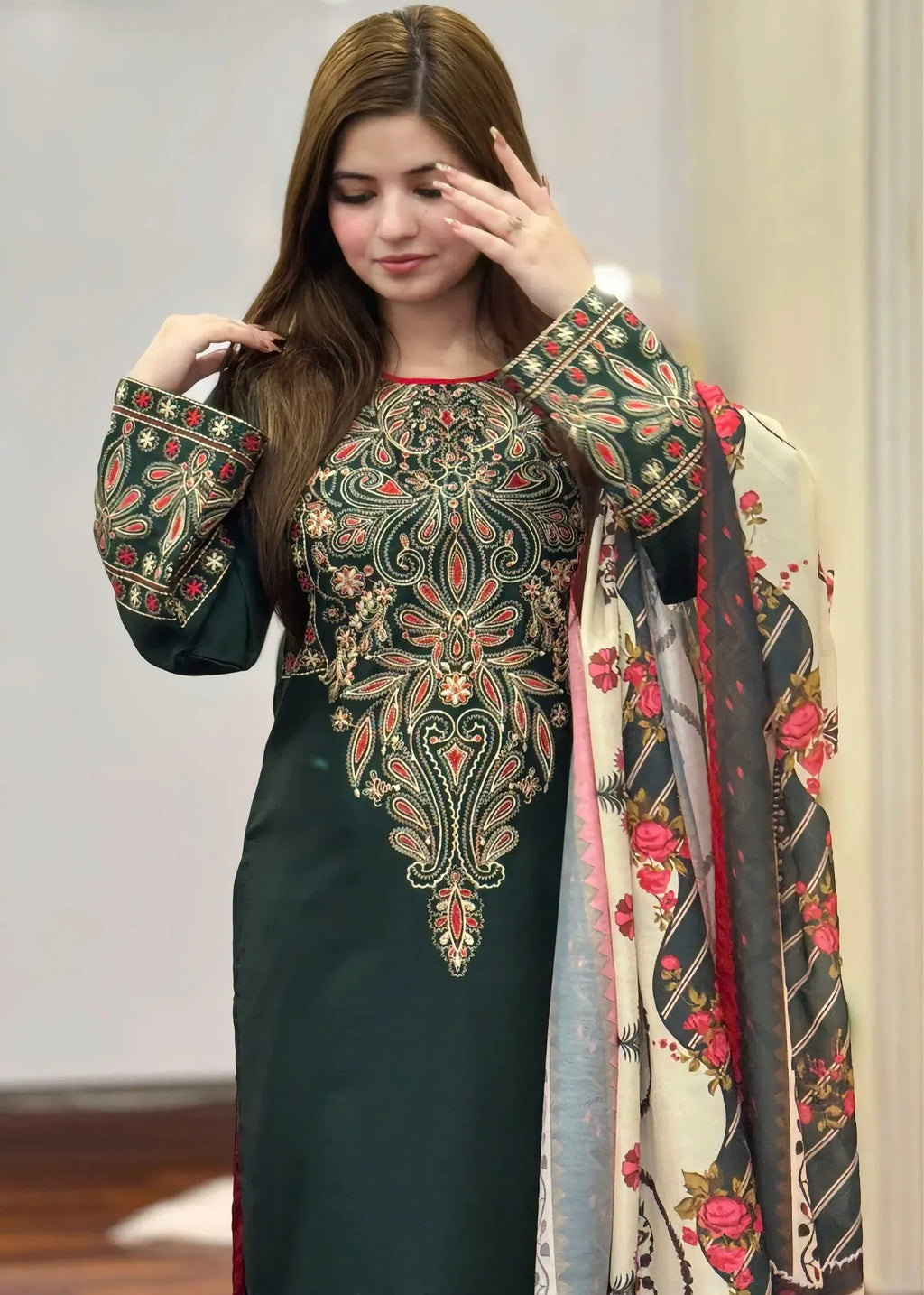 Dinaar embroidered 3-piece suit by Tehzeeb Libas (view 4)