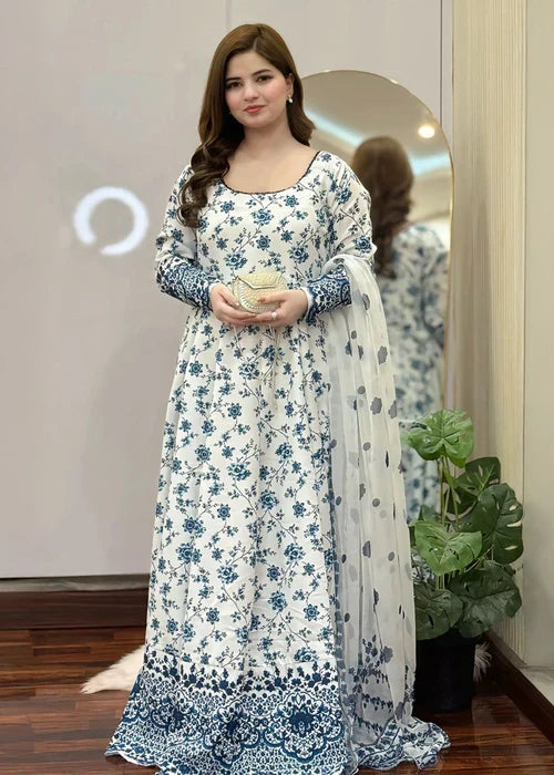 Kainaat embroidered festive suit by Tehzeeb Libas