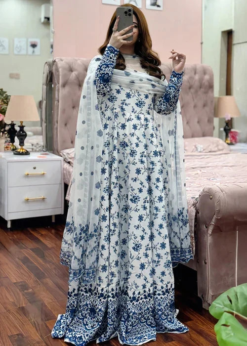 Kainaat embroidered festive suit by Tehzeeb Libas (view 3)