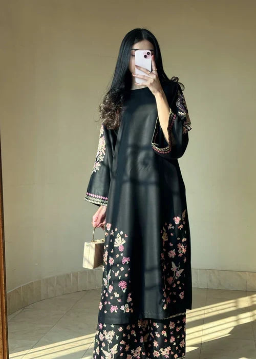 Zarbeen 2-piece festive suit by Tehzeeb Libas (view 2)
