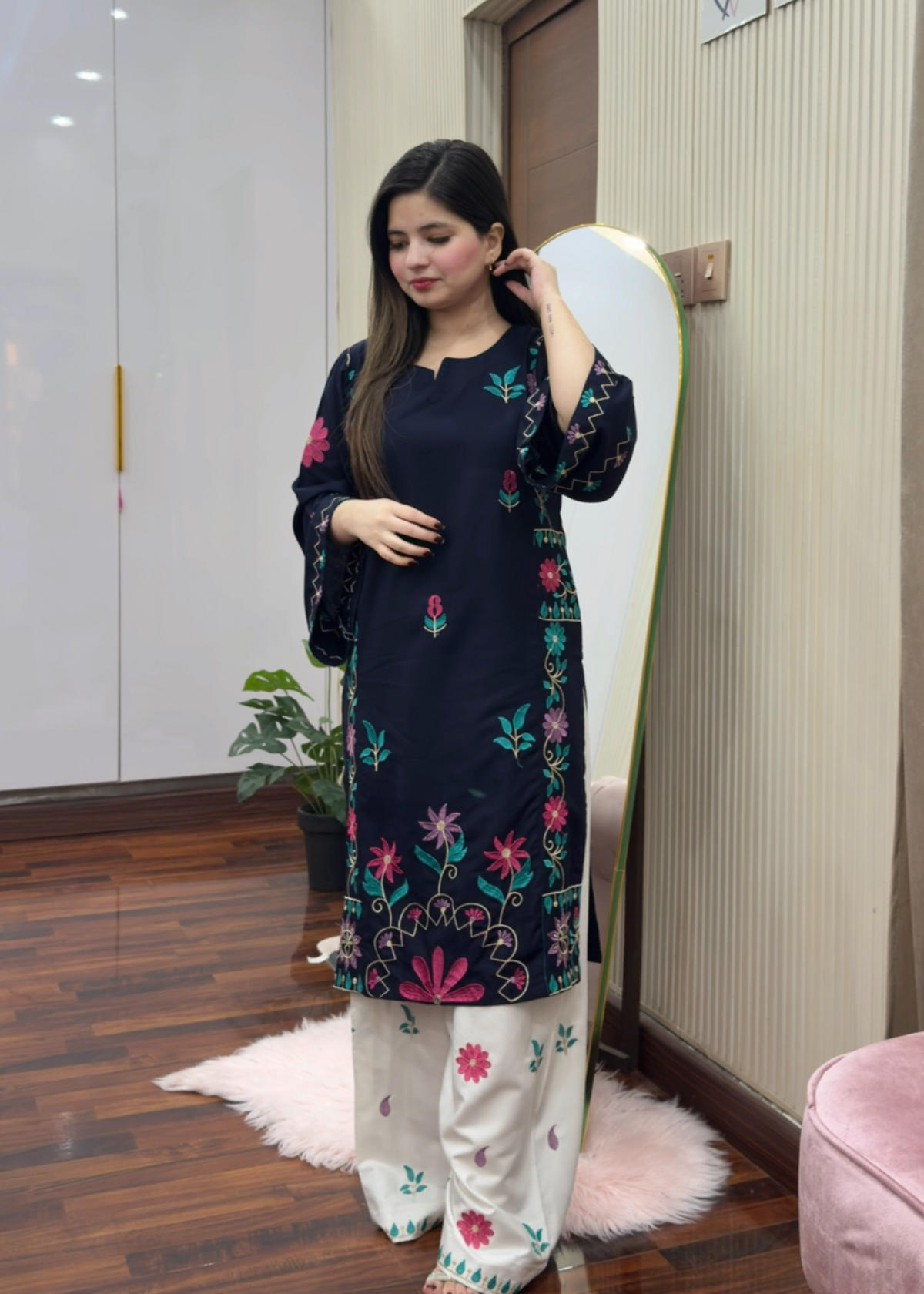 Dananeer 2-piece eastern suit by Tehzeeb Libas (view 4)