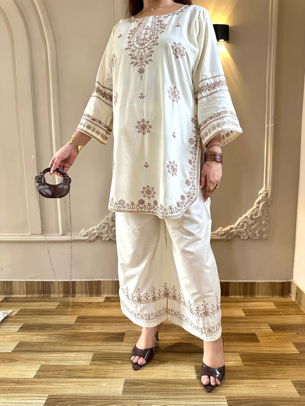 CREAM VILLA