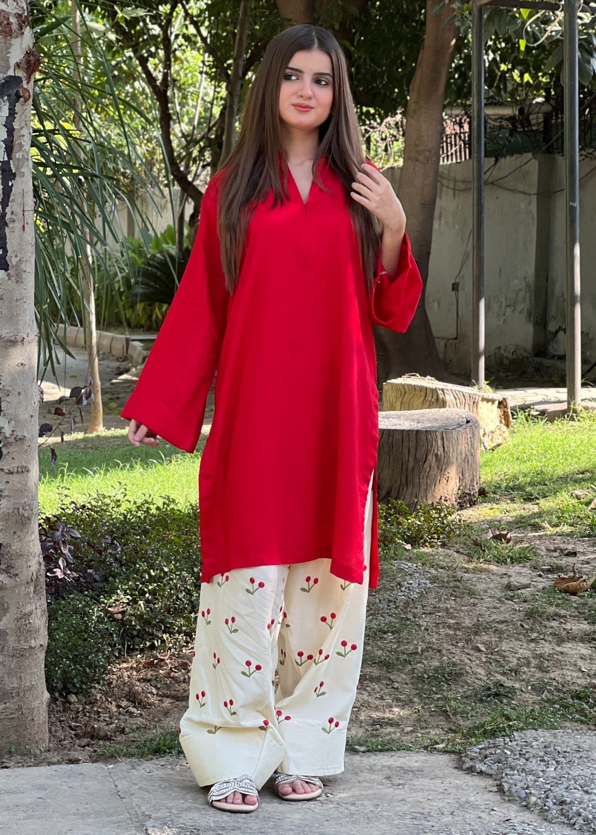 Lal Pari embroidered 2-piece suit by Tehzeeb Libas