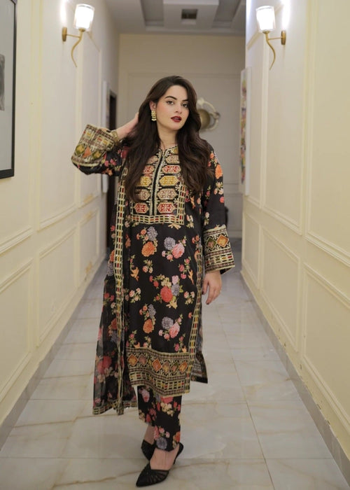 Chandni embroidered 3-piece festive suit by Tehzeeb Libas (view 2)