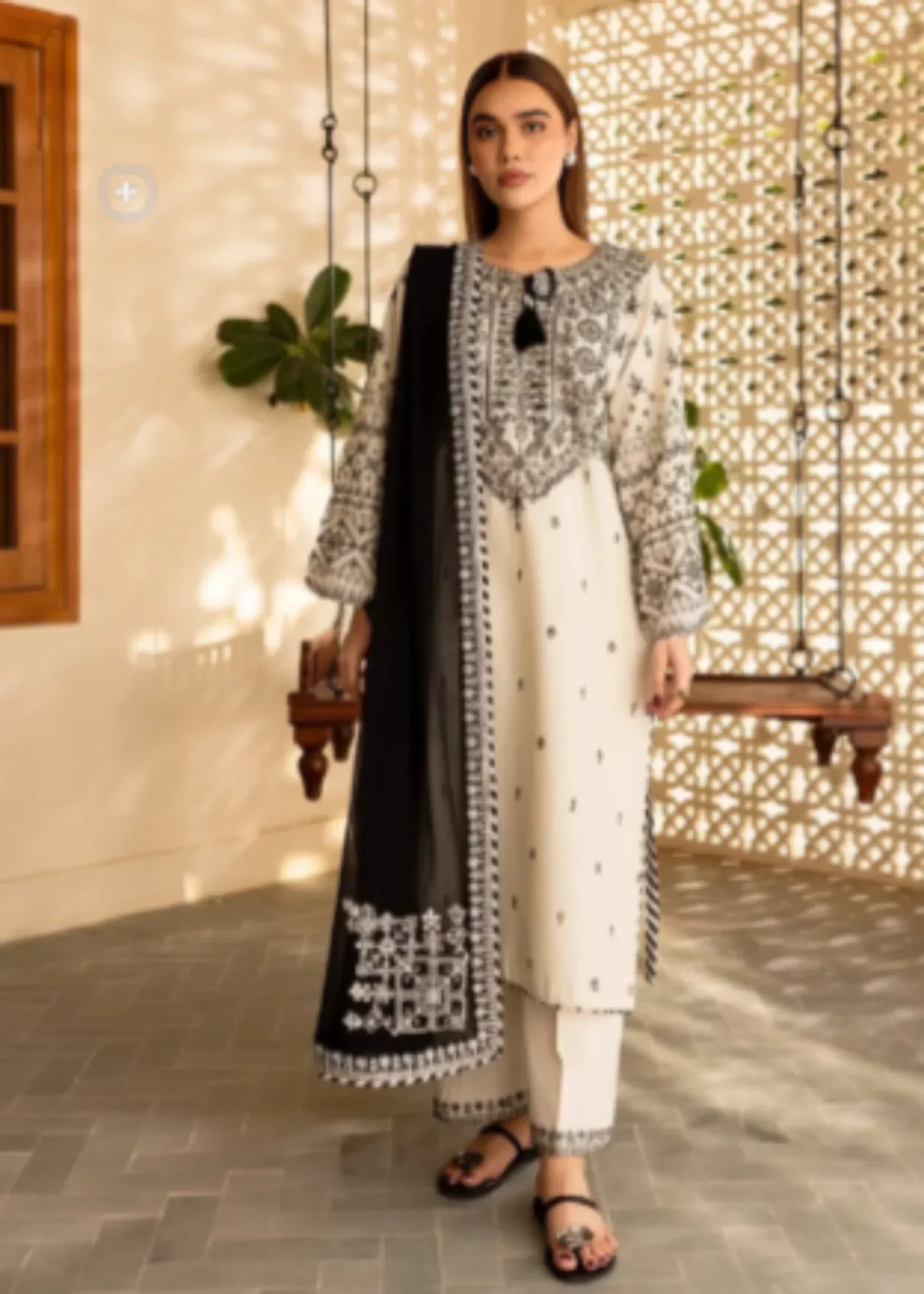 Arfa embroidered 3-piece suit by Tehzeeb Libas (view 3)
