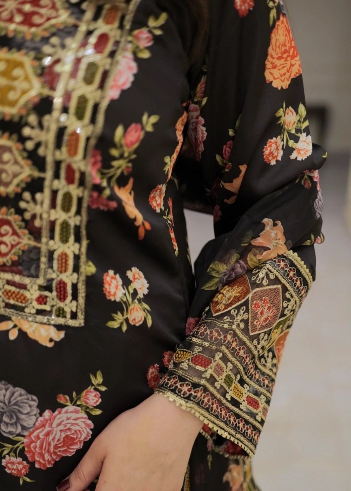 Chandni embroidered 3-piece festive suit by Tehzeeb Libas (view 3)