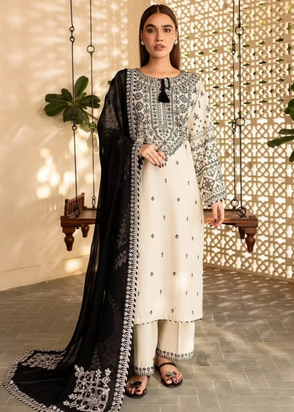 Arfa embroidered 3-piece suit by Tehzeeb Libas