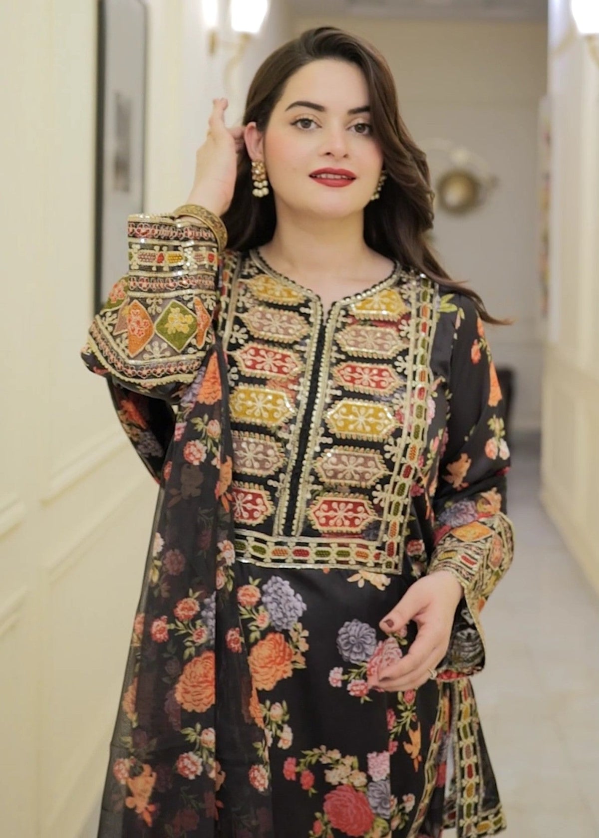 Chandni embroidered 3-piece festive suit by Tehzeeb Libas (view 5)