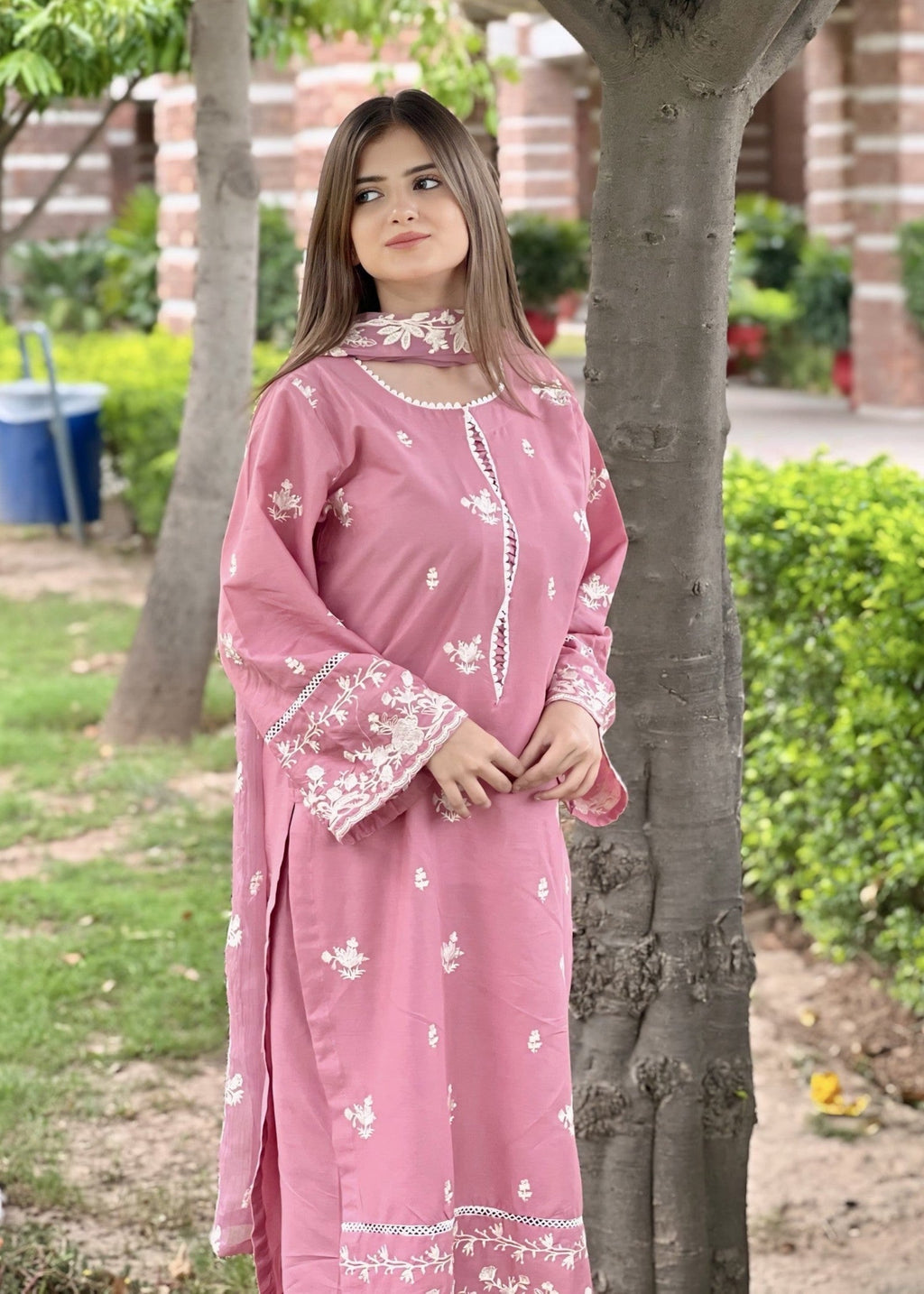 Nazneen lawn 3-piece suit by Tehzeeb Libas (view 4)