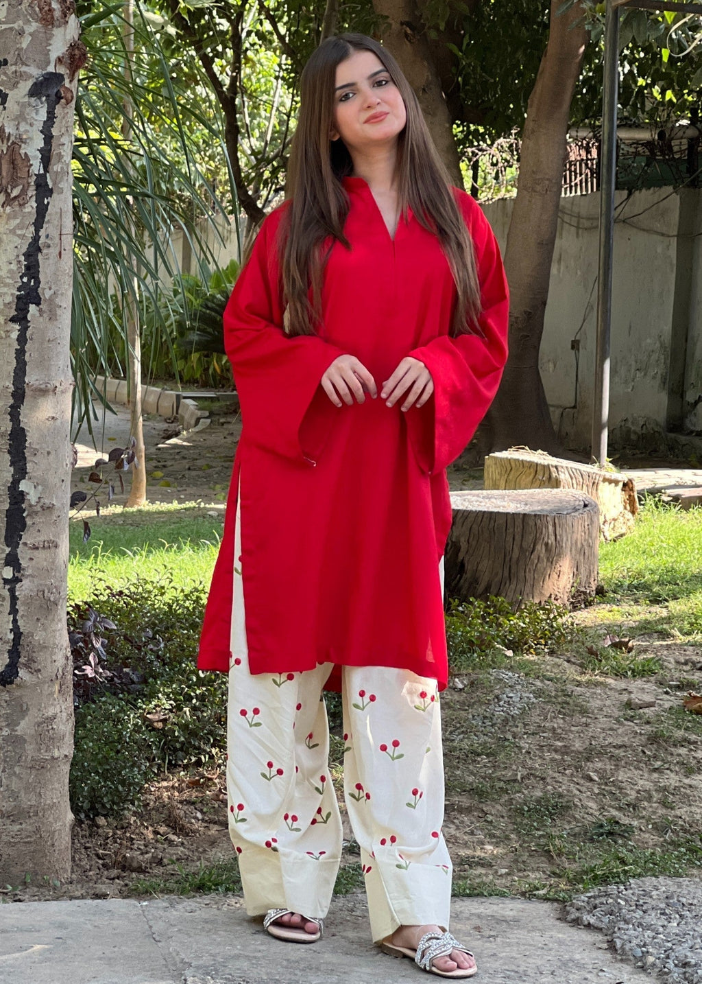 Lal Pari embroidered 2-piece suit by Tehzeeb Libas (view 5)