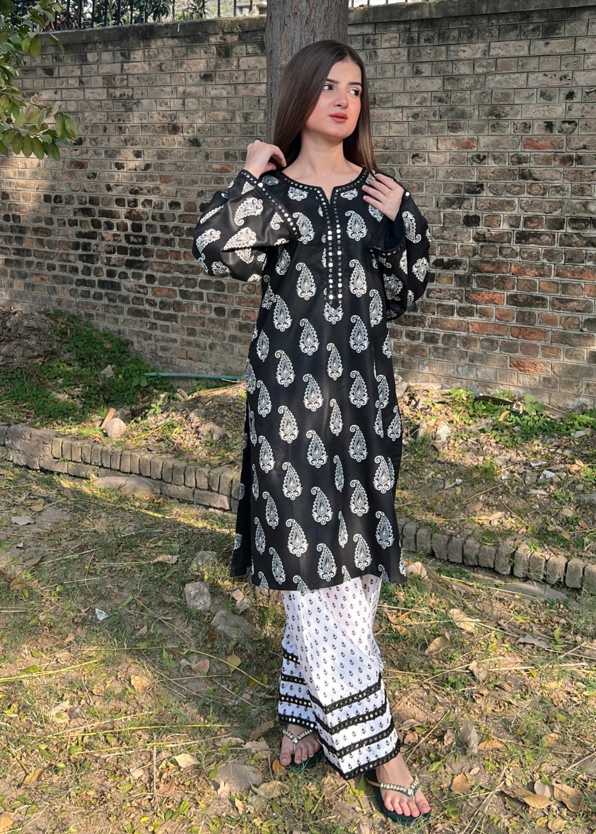 Mahro farshi 2-piece suit by Tehzeeb Libas (view 5)