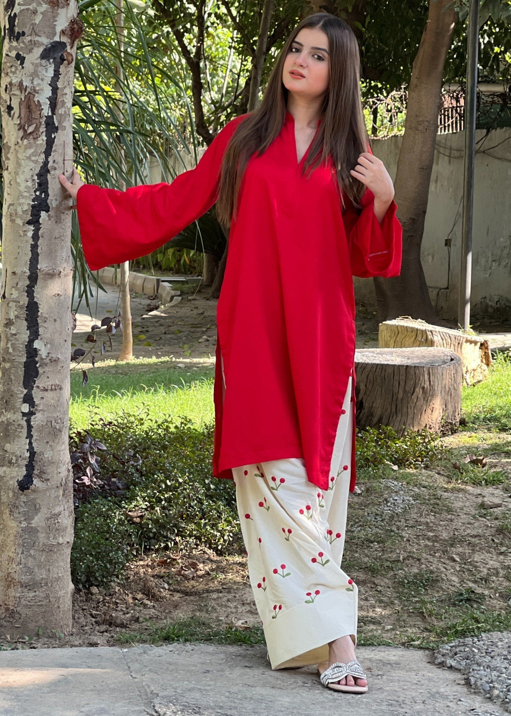 Lal Pari embroidered 2-piece suit by Tehzeeb Libas (view 6)